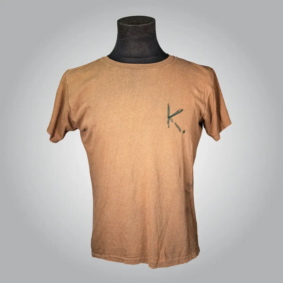 T-shirt worn by Eddie Vedder of Pearl Jam for 1994 appearance on SNL with "K" in tribute to Kurt Cobain