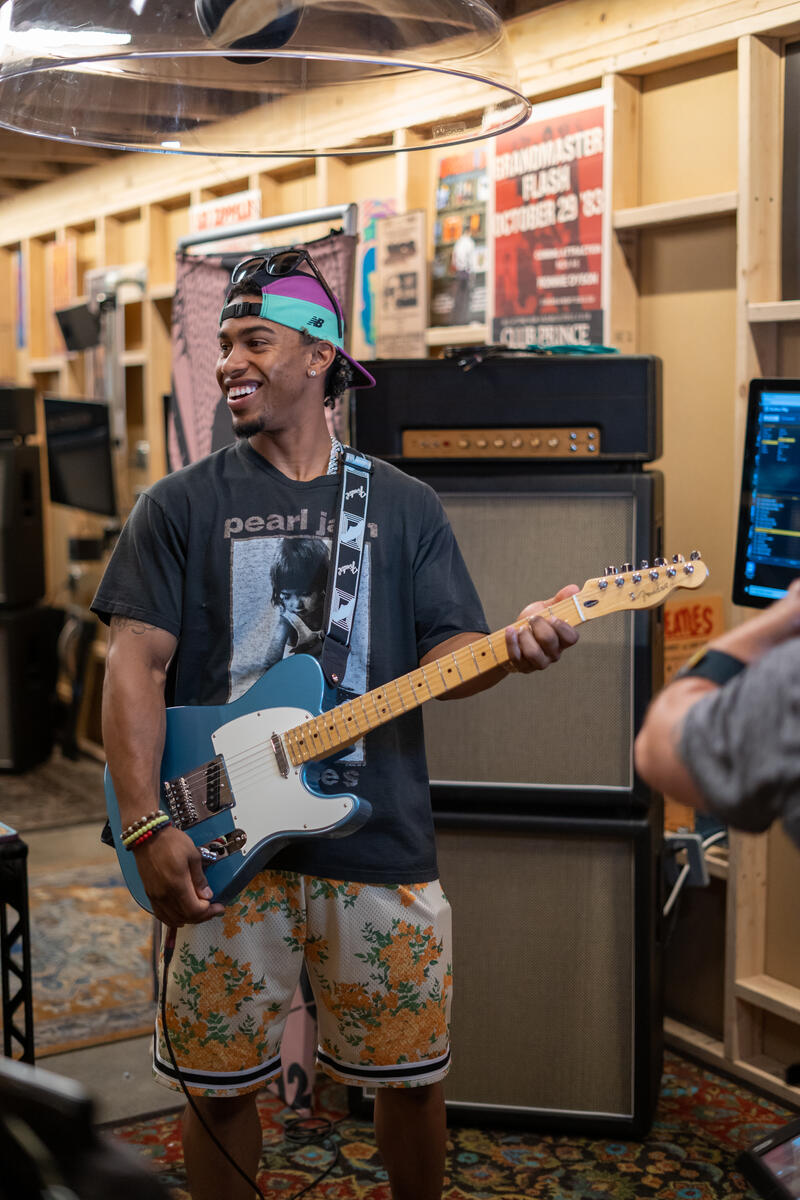 MLB star Frankie Lindor tries his hand at the guitar for the first time, following along with our lessons to get the hang of it.