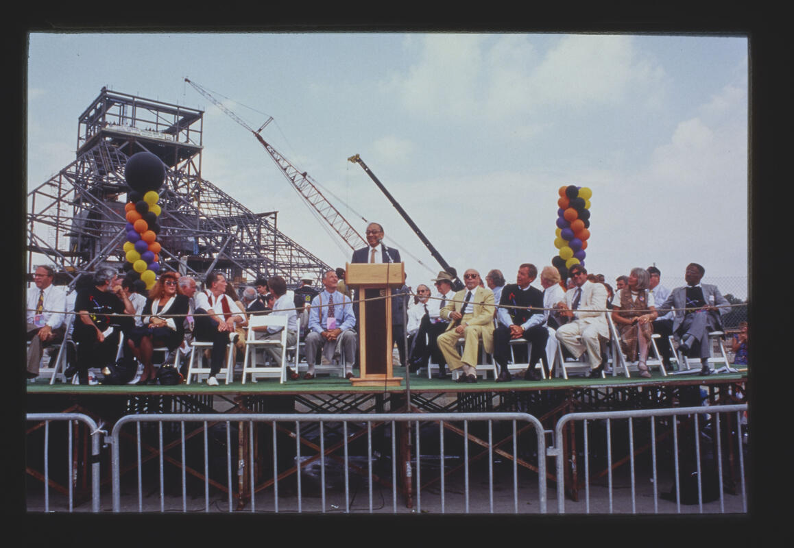 I.M. PEI SPEAKS AT THE TOPPING OFF CEREMONY